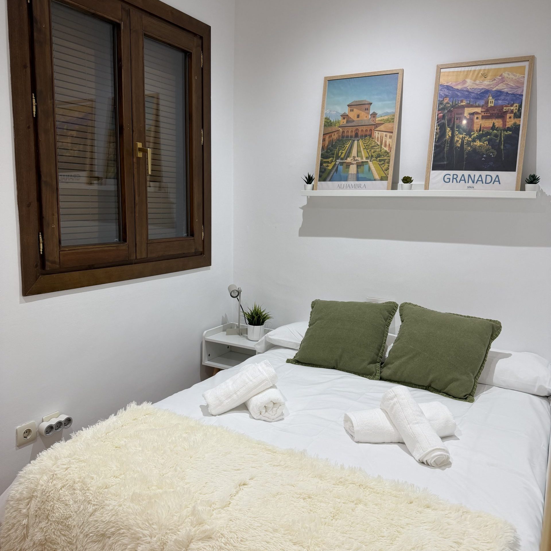 Habitación Jazmyn con cama doble del apartamento Alhambra's Gate, Granada